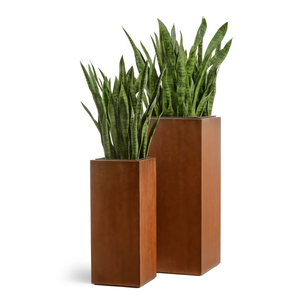 Кашпо TREEZ Effectory Corten Steel Высокий куб - Кортеновская сталь - Бархатистая окись — фото в интерьере, купить в Краснодаре в интернет-магазине Зелёный Дворик