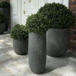 Кашпо TREEZ Effectory Stone Высокий округлый конус Тёмно-серый камень