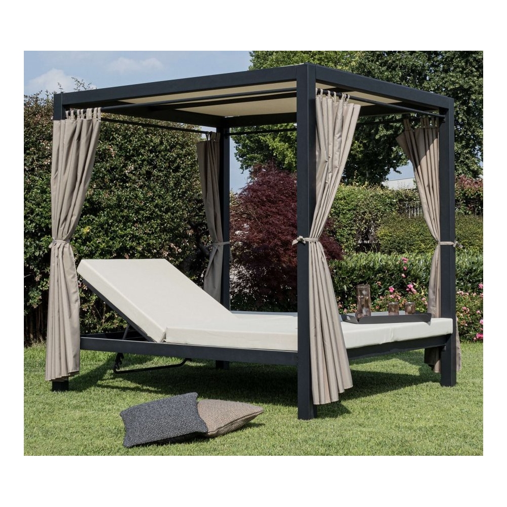 Шатер с лежаками