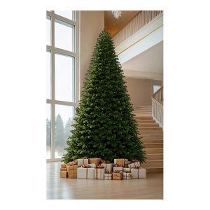 Высокая зеленая елка в Краснодаре в Зеленом дворике