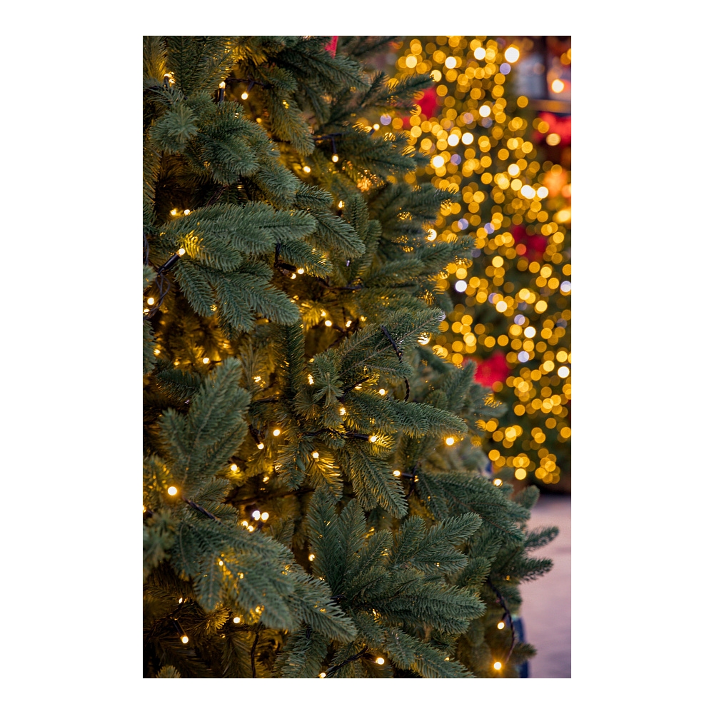 Искусственная ель в Зеленом дворике