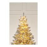 монблан1 Новогодняя елка с гирляндой в зеленом дворике