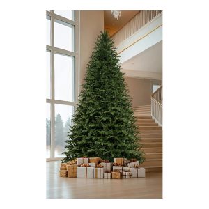 Новогодняя большая елка зеленого цвета